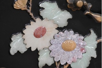 アジアンヴィンテージ　韓国民芸家具　煌びやかな螺鈿細工の照明付きコレクションケース　定価約65万円　(R-086712)