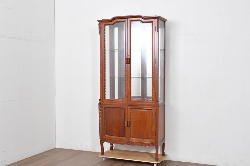 中古　花梨(カリン)無垢材　オリエンタルデザインの彫刻入りキュリオケース　(R-086713)