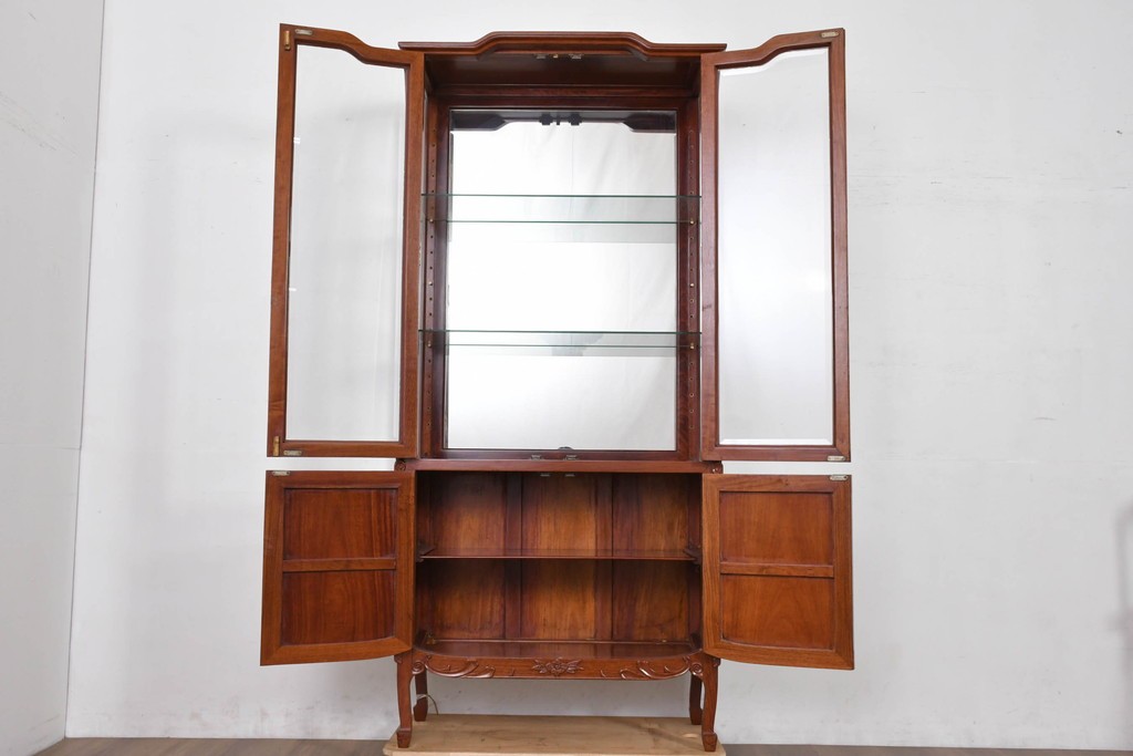 中古　花梨(カリン)無垢材　オリエンタルデザインの彫刻入りキュリオケース　(R-086713)