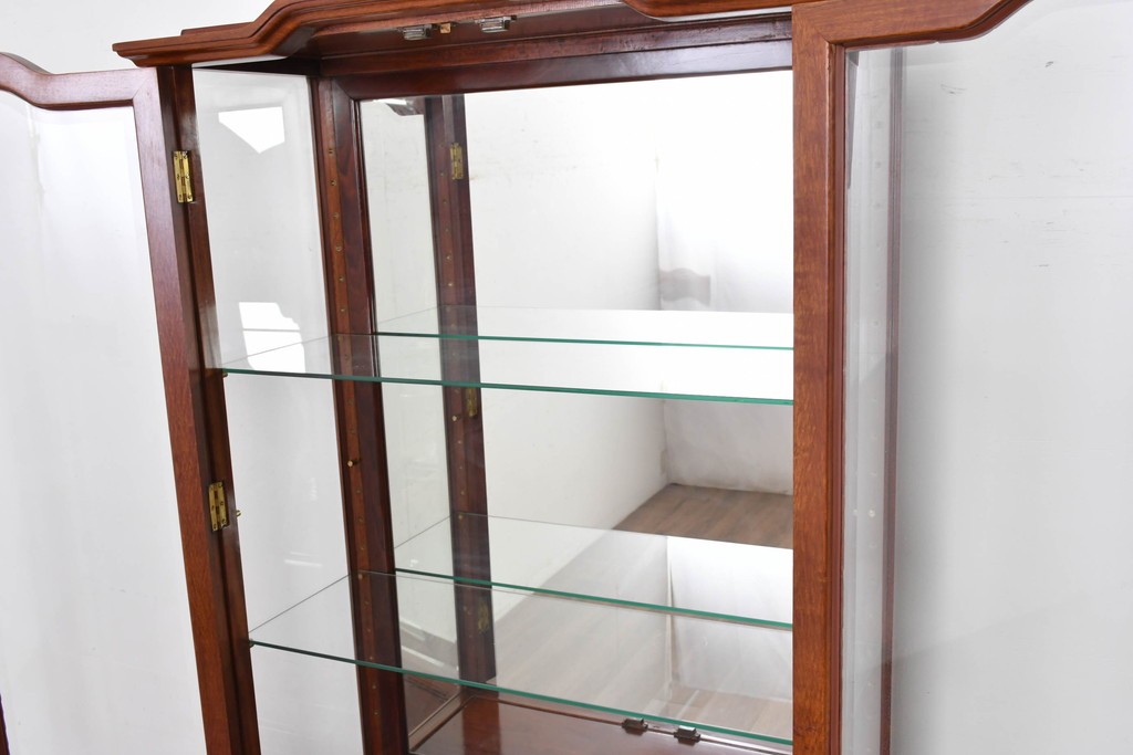 中古　花梨(カリン)無垢材　オリエンタルデザインの彫刻入りキュリオケース　(R-086713)