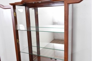 中古　花梨(カリン)無垢材　オリエンタルデザインの彫刻入りキュリオケース　(R-086713)