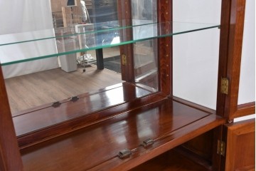 中古　花梨(カリン)無垢材　オリエンタルデザインの彫刻入りキュリオケース　(R-086713)