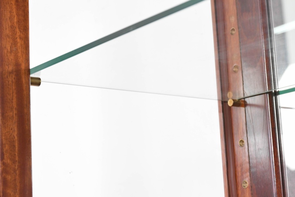 中古　花梨(カリン)無垢材　オリエンタルデザインの彫刻入りキュリオケース　(R-086713)