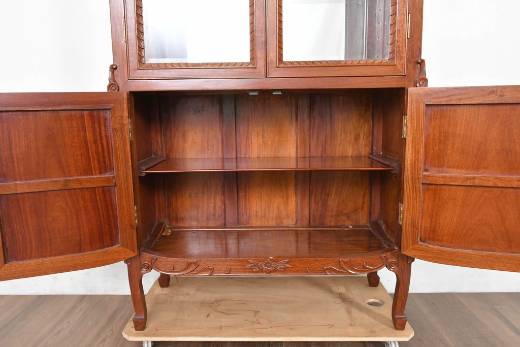 中古　花梨(カリン)無垢材　オリエンタルデザインの彫刻入りキュリオケース　(R-086713)