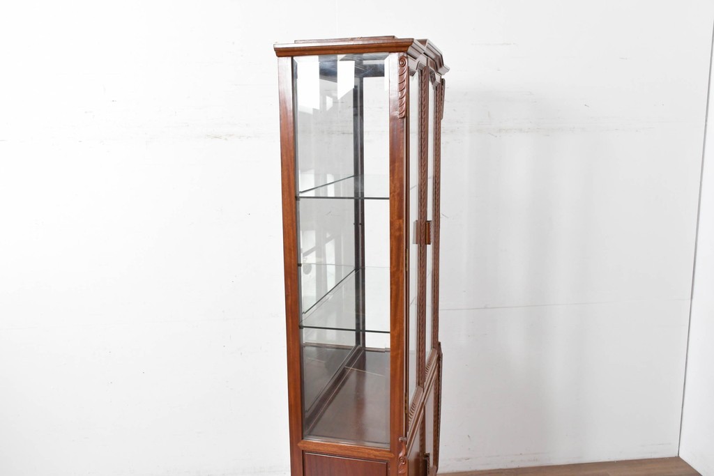 中古　花梨(カリン)無垢材　オリエンタルデザインの彫刻入りキュリオケース　(R-086713)