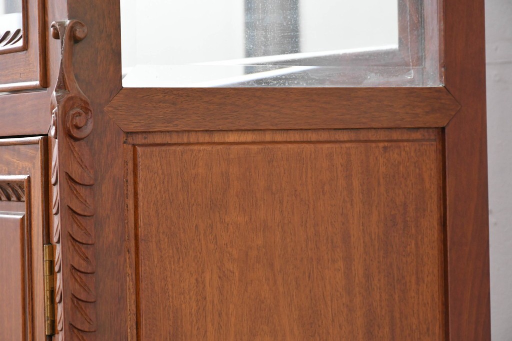 中古　花梨(カリン)無垢材　オリエンタルデザインの彫刻入りキュリオケース　(R-086713)