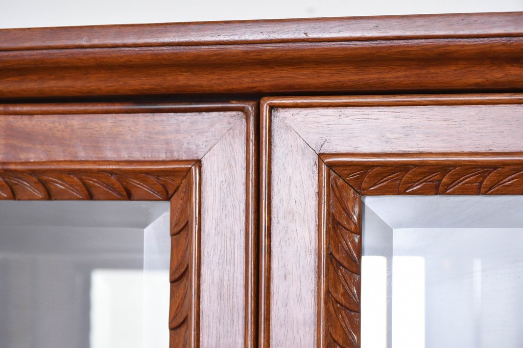 中古　花梨(カリン)無垢材　オリエンタルデザインの彫刻入りキュリオケース　(R-086713)