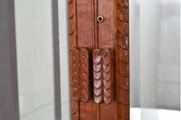 中古　花梨(カリン)無垢材　オリエンタルデザインの彫刻入りキュリオケース　(R-086713)