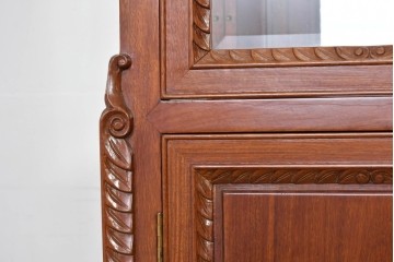 中古　花梨(カリン)無垢材　オリエンタルデザインの彫刻入りキュリオケース　(R-086713)