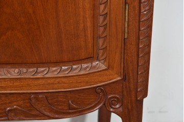 中古　花梨(カリン)無垢材　オリエンタルデザインの彫刻入りキュリオケース　(R-086713)