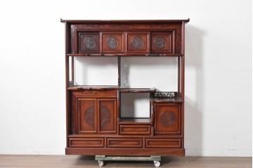 和製ヴィンテージ　花梨(カリン)材　透かし彫りと草花の彫刻が魅力の飾り棚　(R-086714)