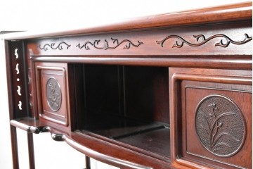 和製ヴィンテージ　花梨(カリン)材　透かし彫りと草花の彫刻が魅力の飾り棚　(R-086714)