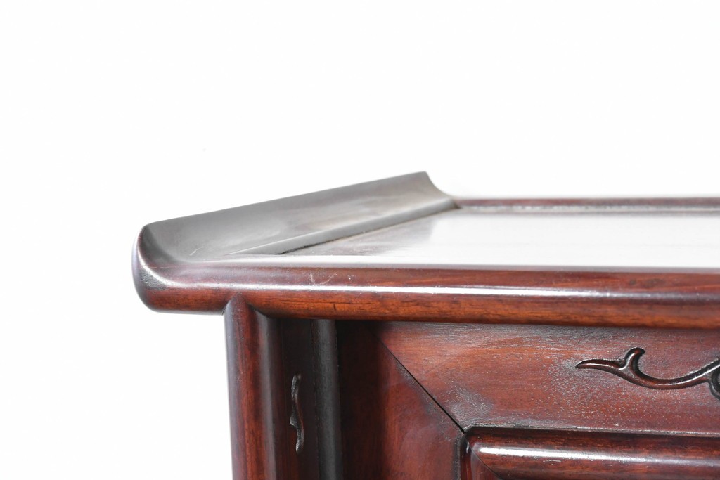 和製ヴィンテージ　花梨(カリン)材　透かし彫りと草花の彫刻が魅力の飾り棚　(R-086714)