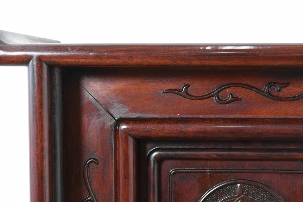 和製ヴィンテージ　花梨(カリン)材　透かし彫りと草花の彫刻が魅力の飾り棚　(R-086714)