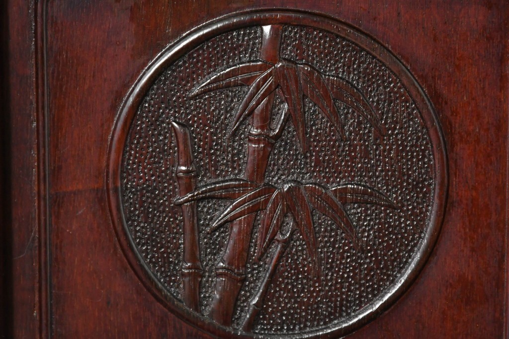 和製ヴィンテージ　花梨(カリン)材　透かし彫りと草花の彫刻が魅力の飾り棚　(R-086714)