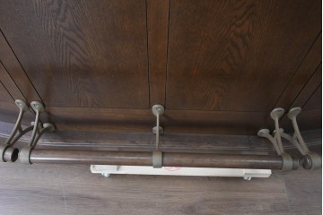 中古　美品　激レア希少モデル!!　カリモク家具(karimoku)　domani(ドマーニ)　Morganton(モーガントン)　フットレール付きバーカウンターテーブル　定価100万円以上　(R-086715)