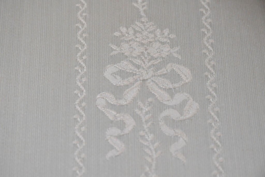 中古　希少　カリモク家具(karimoku)　domani(ドマーニ)　Morganton(モーガントン)　織り柄ファブリックが上品なカウンターチェア2脚セット　(R-086716)