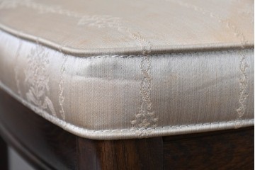 中古　希少　カリモク家具(karimoku)　domani(ドマーニ)　Morganton(モーガントン)　織り柄ファブリックが上品なカウンターチェア2脚セット　(R-086716)