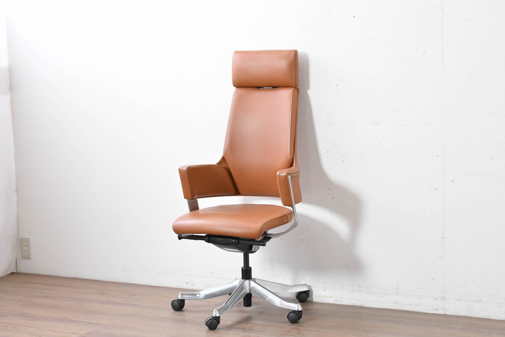 中古　関家具取り扱い　Delphi(デルフィー)　本革　ハイバック仕様で快適な座り心地のリクライニングチェア　定価約13万円　(R-086718)