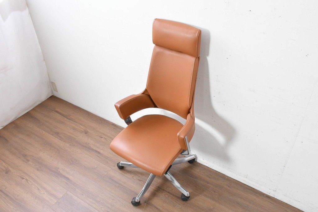 中古　関家具取り扱い　Delphi(デルフィー)　本革　ハイバック仕様で快適な座り心地のリクライニングチェア　定価約13万円　(R-086718)