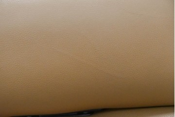 中古　関家具取り扱い　Delphi(デルフィー)　本革　ハイバック仕様で快適な座り心地のリクライニングチェア　定価約13万円　(R-086718)