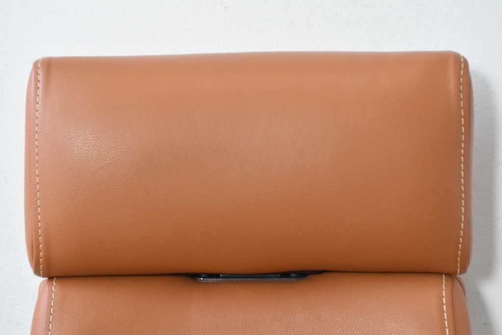 中古　関家具取り扱い　Delphi(デルフィー)　本革　ハイバック仕様で快適な座り心地のリクライニングチェア　定価約13万円　(R-086718)