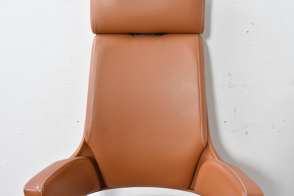 中古　関家具取り扱い　Delphi(デルフィー)　本革　ハイバック仕様で快適な座り心地のリクライニングチェア　定価約13万円　(R-086718)