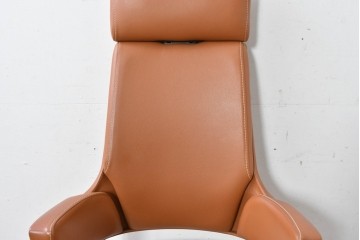 中古　関家具取り扱い　Delphi(デルフィー)　本革　ハイバック仕様で快適な座り心地のリクライニングチェア　定価約13万円　(R-086718)