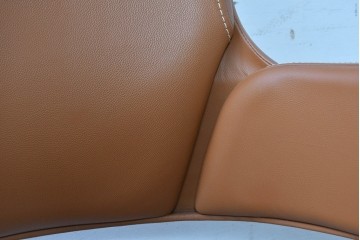 中古　関家具取り扱い　Delphi(デルフィー)　本革　ハイバック仕様で快適な座り心地のリクライニングチェア　定価約13万円　(R-086718)