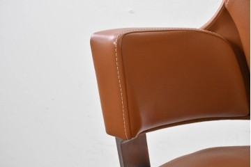 中古　関家具取り扱い　Delphi(デルフィー)　本革　ハイバック仕様で快適な座り心地のリクライニングチェア　定価約13万円　(R-086718)