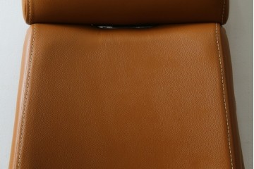 中古　関家具取り扱い　Delphi(デルフィー)　本革　ハイバック仕様で快適な座り心地のリクライニングチェア　定価約13万円　(R-086718)