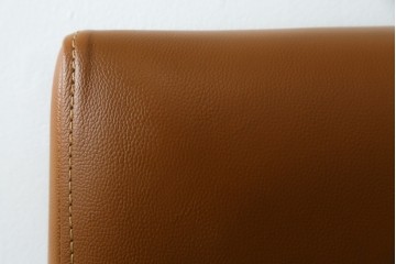 中古　関家具取り扱い　Delphi(デルフィー)　本革　ハイバック仕様で快適な座り心地のリクライニングチェア　定価約13万円　(R-086718)