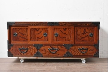 中古　美品　岩谷堂箪笥　菊幸　金具に施された細やかな彫刻が美しいローボード　(R-086719)