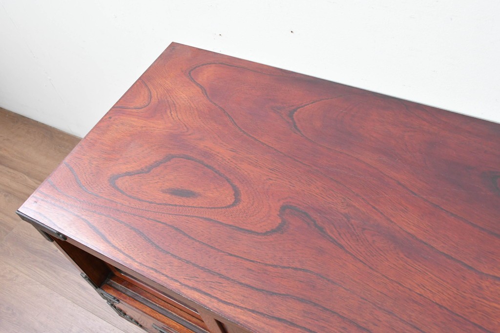 中古　美品　岩谷堂箪笥　菊幸　金具に施された細やかな彫刻が美しいローボード　(R-086719)