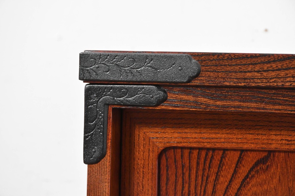 中古　美品　岩谷堂箪笥　菊幸　金具に施された細やかな彫刻が美しいローボード　(R-086719)
