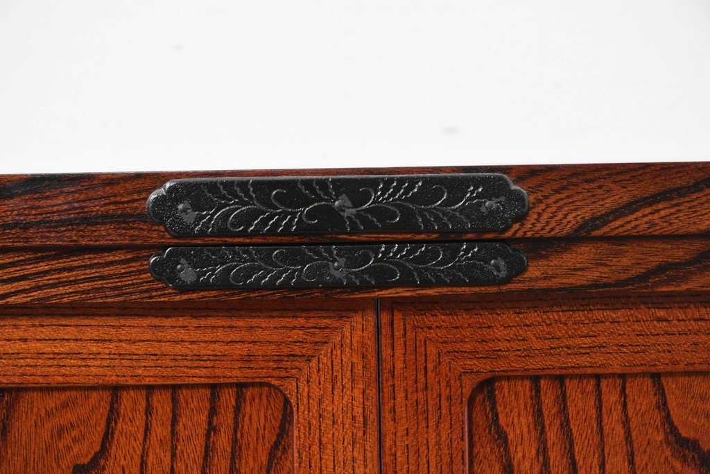 中古　美品　岩谷堂箪笥　菊幸　金具に施された細やかな彫刻が美しいローボード　(R-086719)