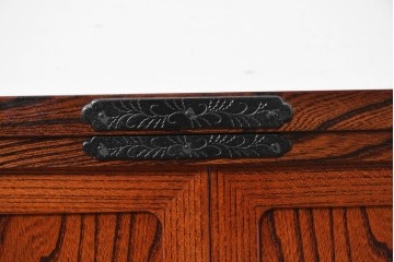 中古　美品　岩谷堂箪笥　菊幸　金具に施された細やかな彫刻が美しいローボード　(R-086719)