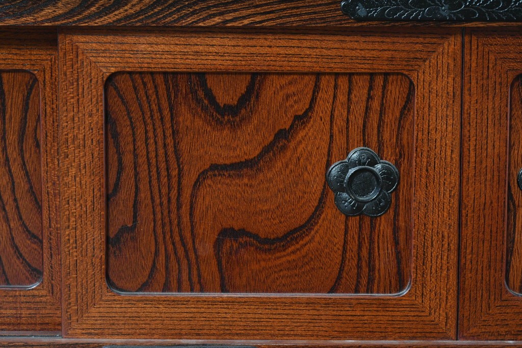 中古　美品　岩谷堂箪笥　菊幸　金具に施された細やかな彫刻が美しいローボード　(R-086719)
