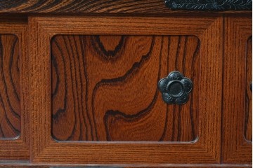 中古　美品　岩谷堂箪笥　菊幸　金具に施された細やかな彫刻が美しいローボード　(R-086719)