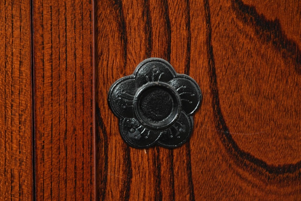 中古　美品　岩谷堂箪笥　菊幸　金具に施された細やかな彫刻が美しいローボード　(R-086719)