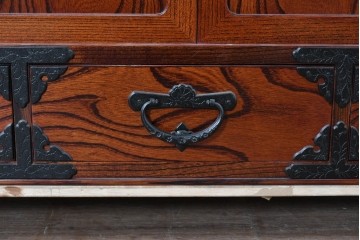 中古　美品　岩谷堂箪笥　菊幸　金具に施された細やかな彫刻が美しいローボード　(R-086719)