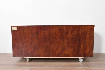 中古　美品　岩谷堂箪笥　菊幸　金具に施された細やかな彫刻が美しいローボード　(R-086719)