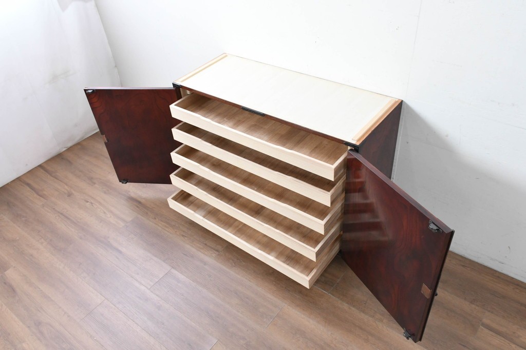 《天板・台輪取り付け加工費込み》　中古　美品　岩谷堂箪笥　菊幸　重厚な錠前金具が目を引く衣装盆5杯の着物箪笥　(R-086720)