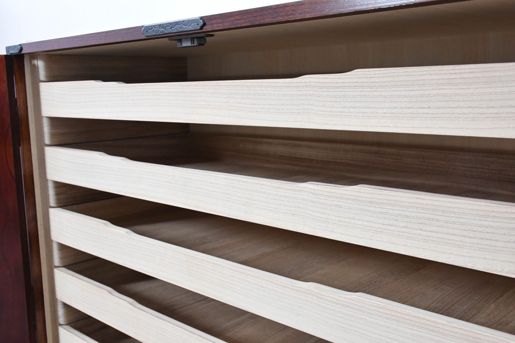 《天板・台輪取り付け加工費込み》　中古　美品　岩谷堂箪笥　菊幸　重厚な錠前金具が目を引く衣装盆5杯の着物箪笥　(R-086720)