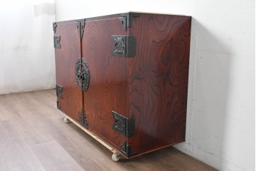 《天板・台輪取り付け加工費込み》　中古　美品　岩谷堂箪笥　菊幸　重厚な錠前金具が目を引く衣装盆5杯の着物箪笥　(R-086720)