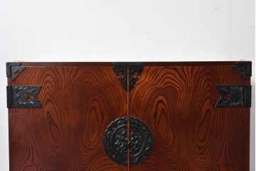 《天板・台輪取り付け加工費込み》　中古　美品　岩谷堂箪笥　菊幸　重厚な錠前金具が目を引く衣装盆5杯の着物箪笥　(R-086720)