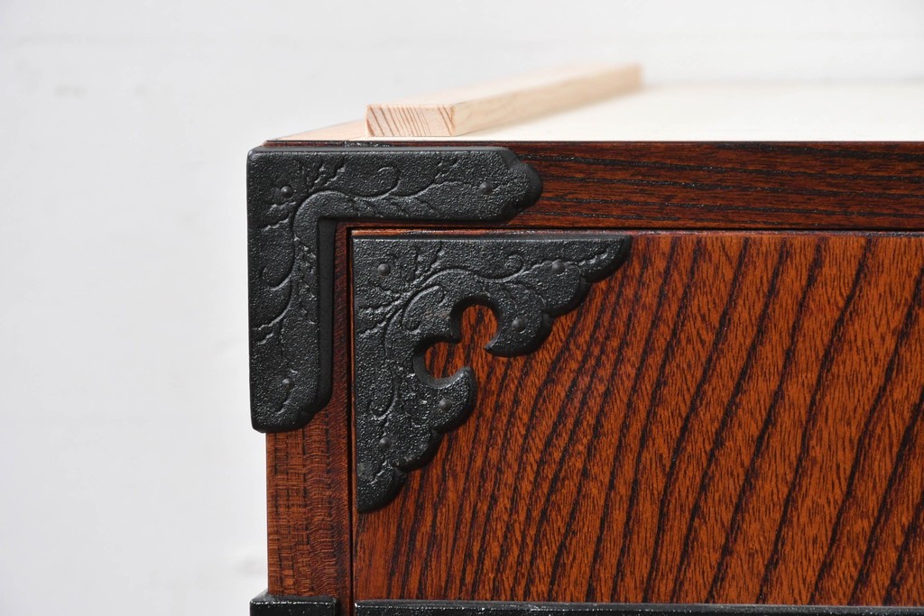 《天板・台輪取り付け加工費込み》　中古　美品　岩谷堂箪笥　菊幸　重厚な錠前金具が目を引く衣装盆5杯の着物箪笥　(R-086720)
