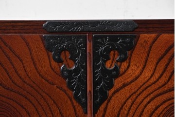 《天板・台輪取り付け加工費込み》　中古　美品　岩谷堂箪笥　菊幸　重厚な錠前金具が目を引く衣装盆5杯の着物箪笥　(R-086720)