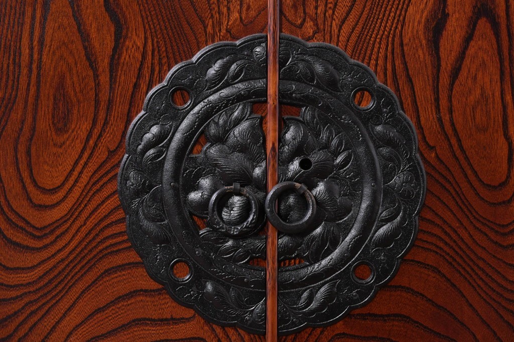 《天板・台輪取り付け加工費込み》　中古　美品　岩谷堂箪笥　菊幸　重厚な錠前金具が目を引く衣装盆5杯の着物箪笥　(R-086720)