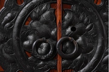 《天板・台輪取り付け加工費込み》　中古　美品　岩谷堂箪笥　菊幸　重厚な錠前金具が目を引く衣装盆5杯の着物箪笥　(R-086720)